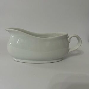 Threshold Porcelain Elegant White Gravy Boat 9 inches 3.5 height